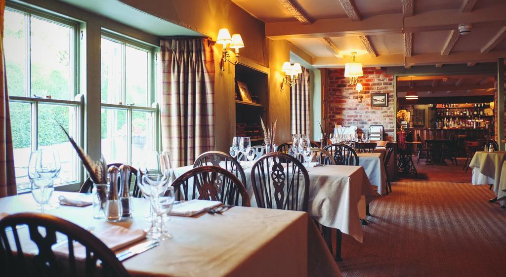 Hambro Arms 호텔 Milton Abbas 외부 사진